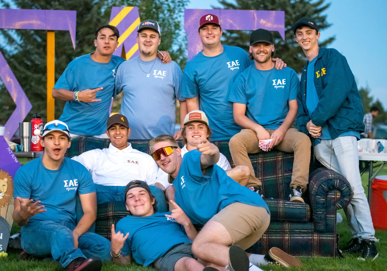 A group of UW fraternity members welcomes new students at an FSL event
