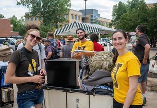 Students with move-in carts